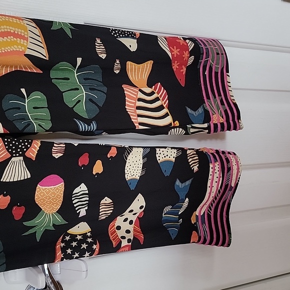 FARM Rio Black Multicolor Fish Print Pants - Picture 3 of 8